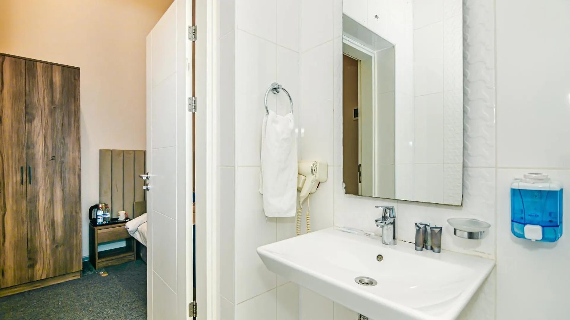 Green Park Inn Baku 4*,